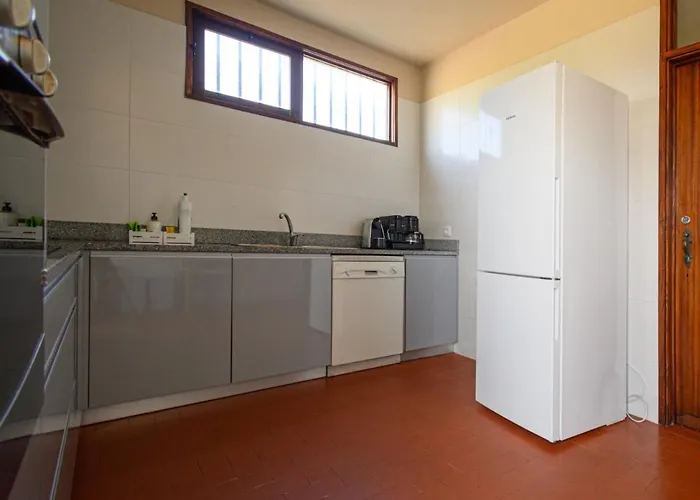 De By Interhome Carreco